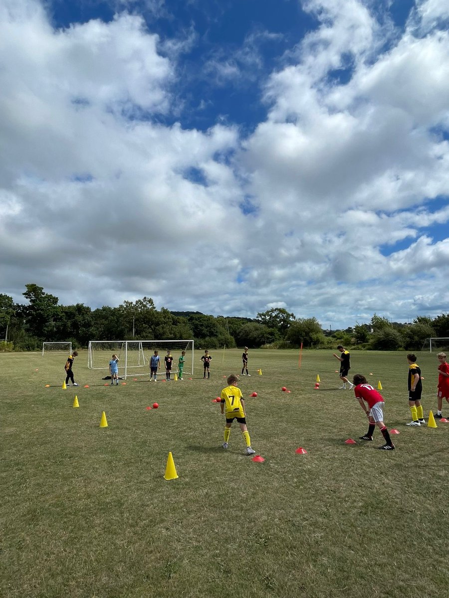 OfficalBAFC's tweet image. ⚽️ | Summer Football Camp

Day One ✅

🎤 And we’ve got some feedback straight in from our #YoungBucks 🦌

@RyanBush7i, @_JackBaxter23 &amp;amp; Will Hall will be back tomorrow and every Tuesday &amp;amp; Wednesday throughout August 😎

You can still sign up to join us 👉🏻 tinyurl.com/BAFCSummerCamp
