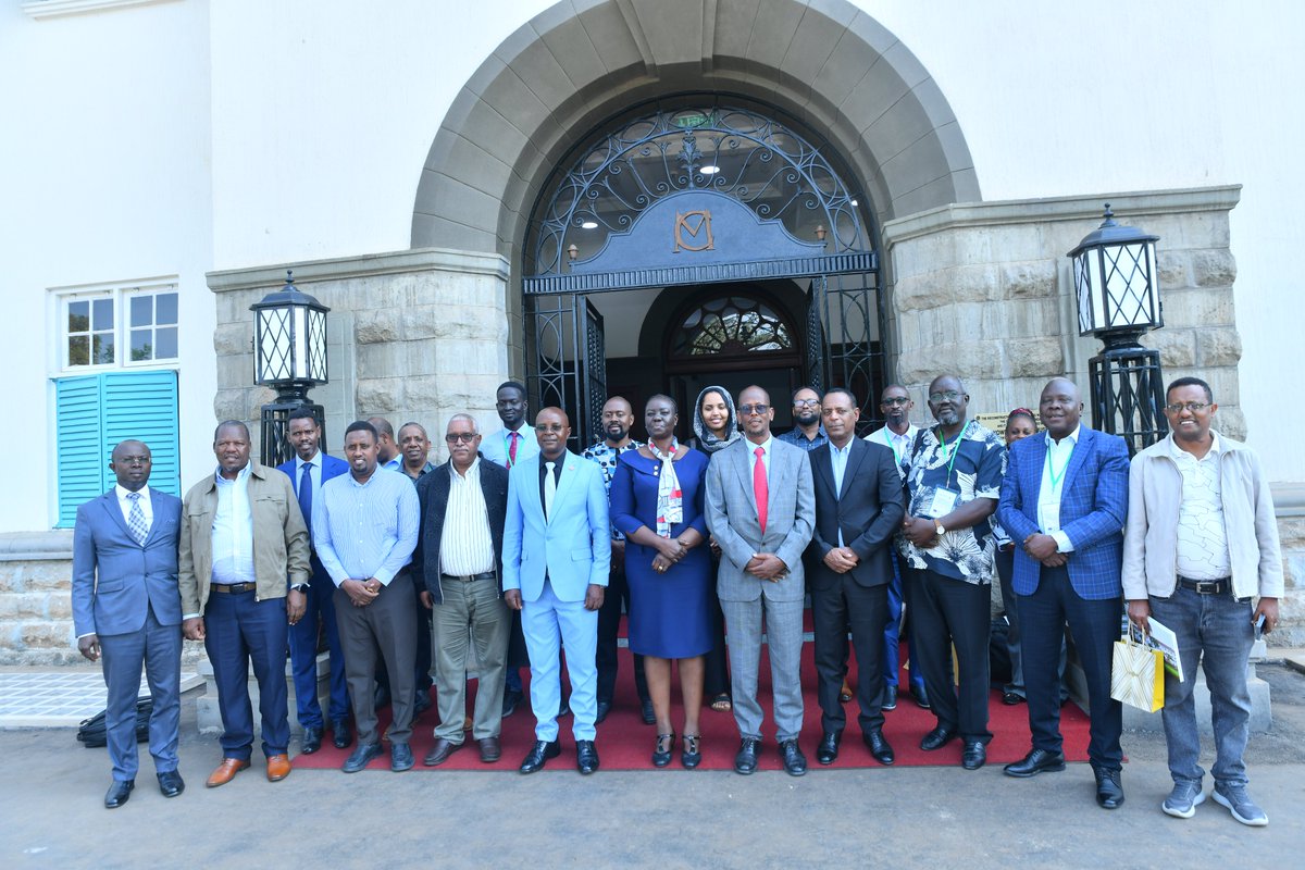 IGADHealthS's tweet photo. #IGADEducation
๐Concluding the #2Days, 5th IGAD Universities Forum Meeting happening in Kampala, Uganda, delegates paid a visit to @Makerere University.
Makerere University is one of the founding members of the IGAD Council for Higher Education and has developed inclusive policies for displaced affected communities including;
โ
Reduced entry requirements for refugees to study at the university
โ
Provision of the 5% Quota on enrollment for refugees & displaced persons
โ
25% of all scholarships under the @MCFMakerere, are designated for refugees, IDPs, asylum seekers and host communities.
โ
A desk for the translation and equation of qualifications working with the National Council for Higher Education (NCHE)
#IGADRefugees #IGADSupportPlatform