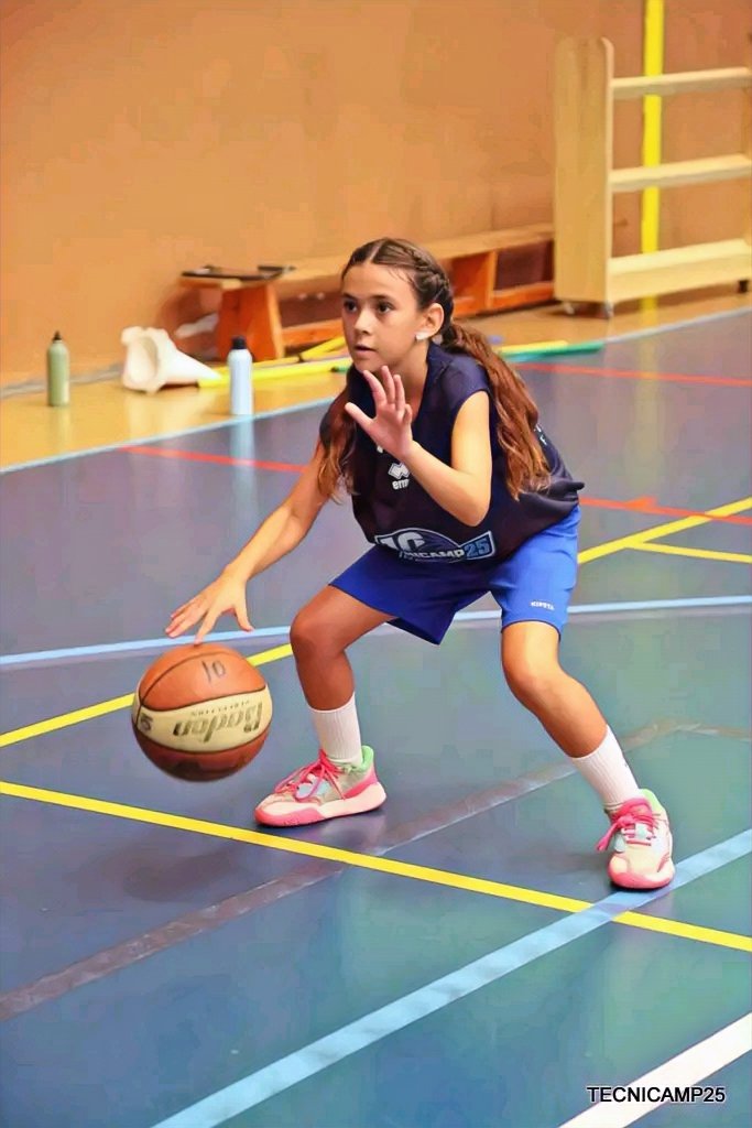 tecnicamp's tweet image. Hoy en Tecnicamp hemos trabajado una de las claves del juego en equipo: ¡el arte de pasar bien! 🎯🏀

Comunicación, juego colectivo, lectura del juego... Y por supuesto mucha diversión 💪🏻

📸 Disponibles en Facebook 

#tecnicamp25