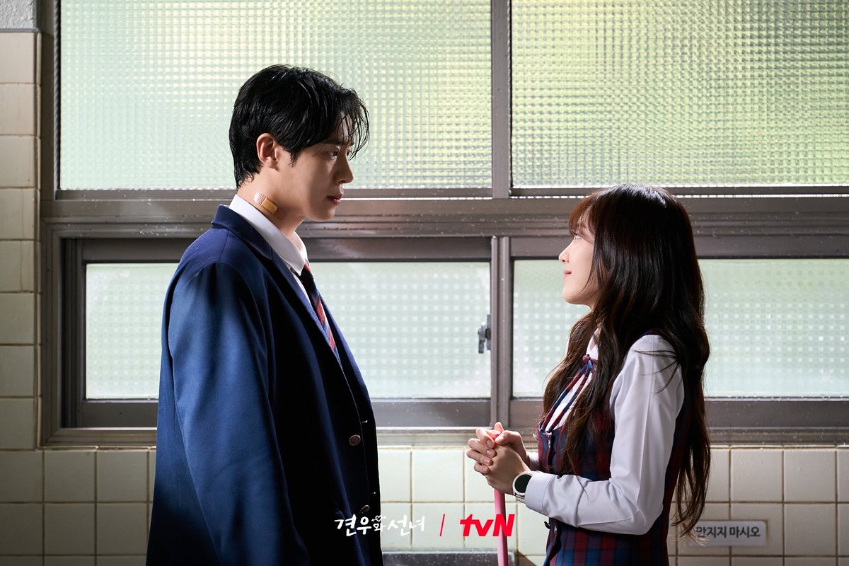 imfalling4choo's tweet photo. Thank you for being my comfort drama and for pulling me out of my K-drama slump. I looked forward to Mondays and Tuesdays because of #HeadOverHeels and now that it's ended, I wish there were more episodes. It was so good, and so much could still happen in every episode🥹😭💗 https://t.co/PQmbpL3arJ