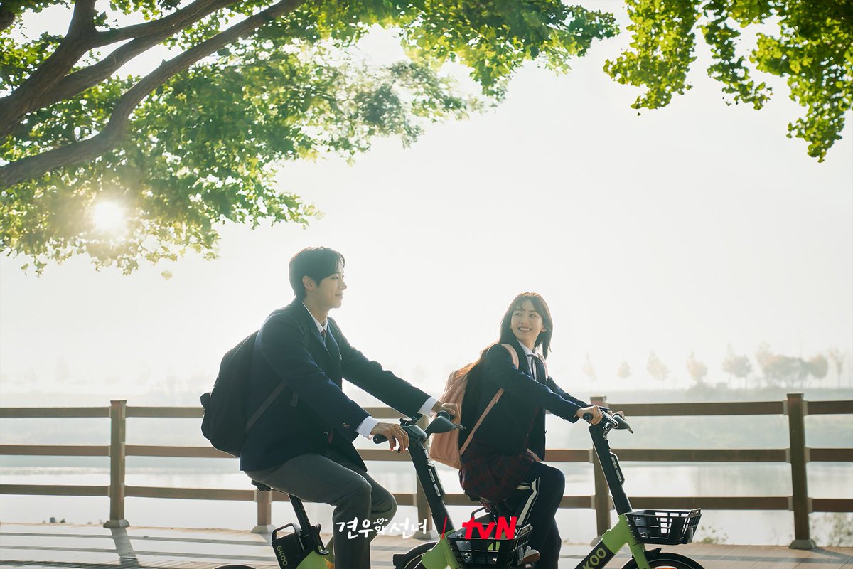 imfalling4choo's tweet photo. Thank you for being my comfort drama and for pulling me out of my K-drama slump. I looked forward to Mondays and Tuesdays because of #HeadOverHeels and now that it's ended, I wish there were more episodes. It was so good, and so much could still happen in every episode🥹😭💗 https://t.co/PQmbpL3arJ