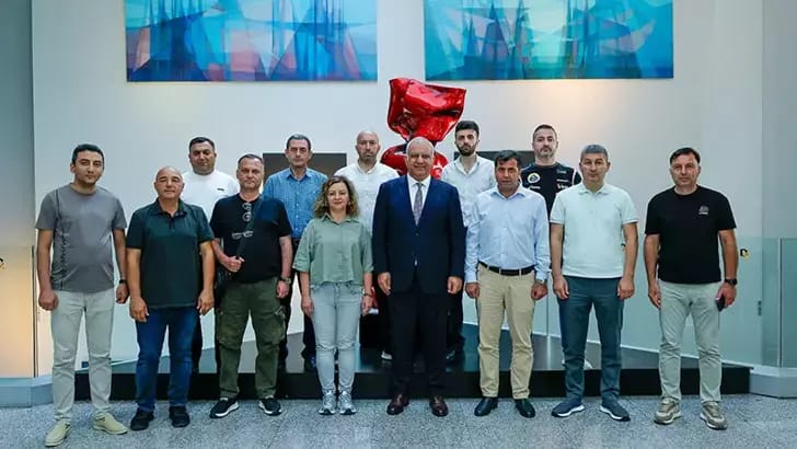 Azərbaycanın Vətən müharibəsində iştirak etmiş jurnalistlərinin bir qrupu Türkiyəyə səfərləri çərçivəsində "CNN Türk"də, Anadolu Agentliyində, İstanbulda yerləşən Azərbaycanm Mədəniyyət Evində və Demirörən Haber Ajansında olublar.

Ətraflı linkdə ⤵️
modern.az/olke/526949/qa…