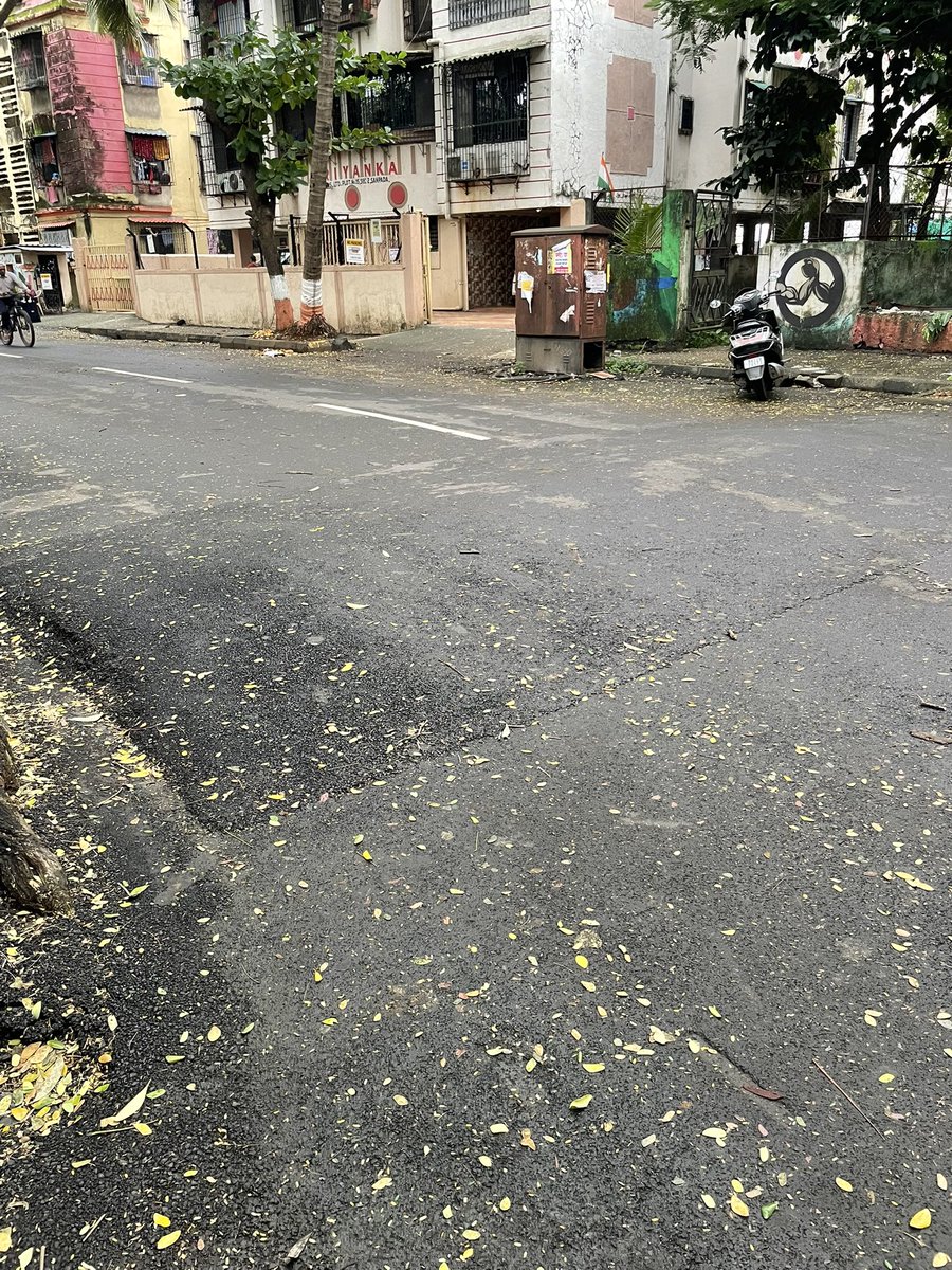 mariakauriam's tweet photo. Speed breakers unmarked in #sector2 #sanpada #navimumbai, requesting the responsible ones to mark them properly as you can see on the last photo from the same sector https://t.co/l8h2DZJmon