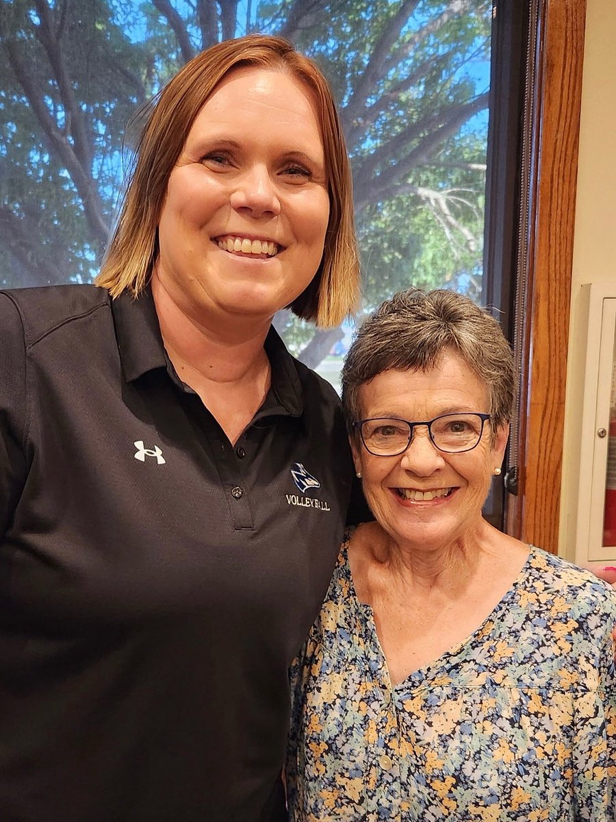 UNKvolleyball's tweet photo. Coach Hammond got to spend the morning with the Dobytown Kiwanis talking about the upcoming season! Pictured with member Ann Bauer. https://t.co/cdBM9Aghxc
