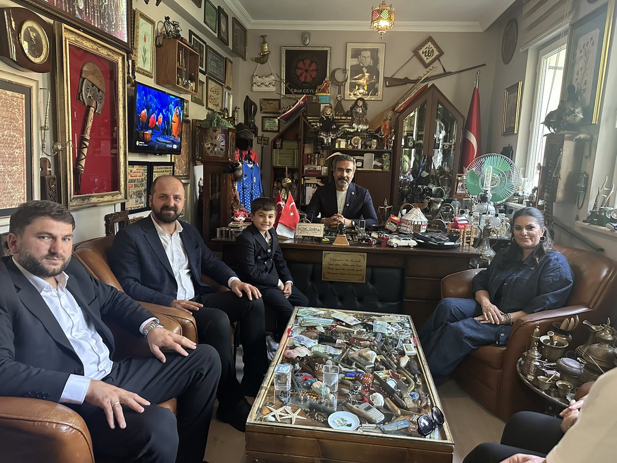 AK Parti Gölbaşı İlçe Başkanlığı (@akgolbasiresmi) on Twitter photo İlçe Başkanımız Sn. <a href="/Slmakcyln/">Selim Akceylan</a>, Ankara Milletvekilimiz Sn. <a href="/jsarieroglu/">Jülide Sarıeroğlu 🇹🇷</a>, Yönetim Kurulu Üyelerimiz ve İlçe Koordinatörümüz Sn. <a href="/fevzi_yigit/">🇹🇷 Fevzi YİĞİT 🇹🇷</a> ile birlikte Bahçelievler Mahalle Muhtarımız Sayın Cihat Ceylan’ı makamında ziyaret ettik.
Muhtarlık hizmetleri ve mahallemizin İlçe Başkanımız Sn. <a href="/Slmakcyln/">Selim Akceylan</a>, Ankara Milletvekilimiz Sn. <a href="/jsarieroglu/">Jülide Sarıeroğlu 🇹🇷</a>, Yönetim Kurulu Üyelerimiz ve İlçe Koordinatörümüz Sn. <a href="/fevzi_yigit/">🇹🇷 Fevzi YİĞİT 🇹🇷</a> ile birlikte Bahçelievler Mahalle Muhtarımız Sayın Cihat Ceylan’ı makamında ziyaret ettik.
Muhtarlık hizmetleri ve mahallemizin