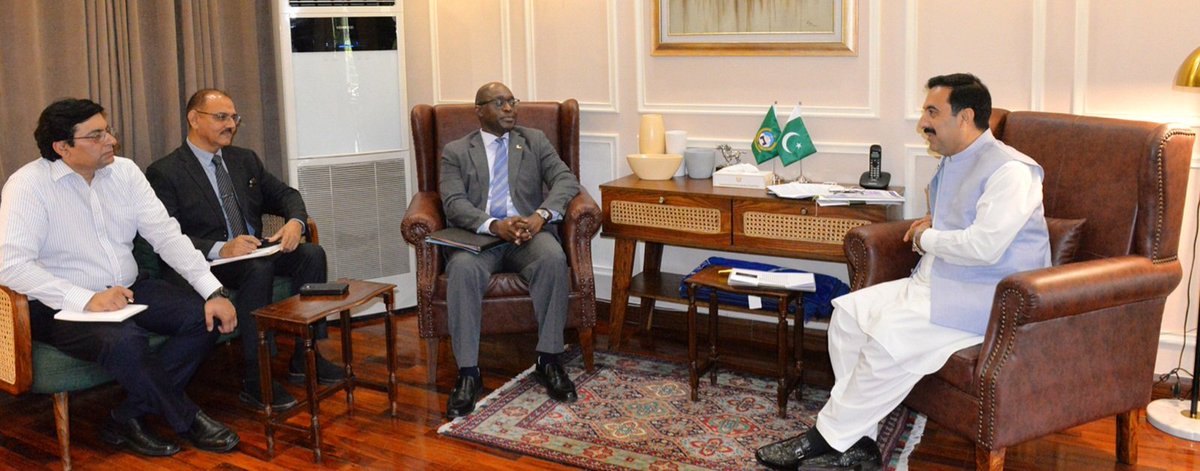 CSKPOfficial's tweet photo. The U.S. Consul General in Peshawar, Shante Moore, called on the Chief Secretary KP, Shahab Ali Shah. During the meeting, bilateral cooperation in various areas was discussed, with a focus on development cooperation and ways to further strengthen the continued partnership. https://t.co/O6npPx2YxE