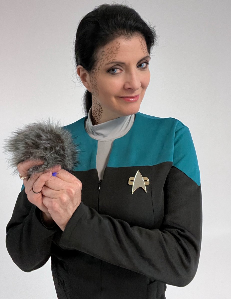 Happy #trilltuesday! I guess #trektuesday also applies. #tribbletuesday? There. That’s enough Ts for today… because the rest of what I’ll be posting today are photos that I didn’t get around to posting on other days. 😇😄

#jadziadax #cosplay #dax #trill #startrek #deepspace9