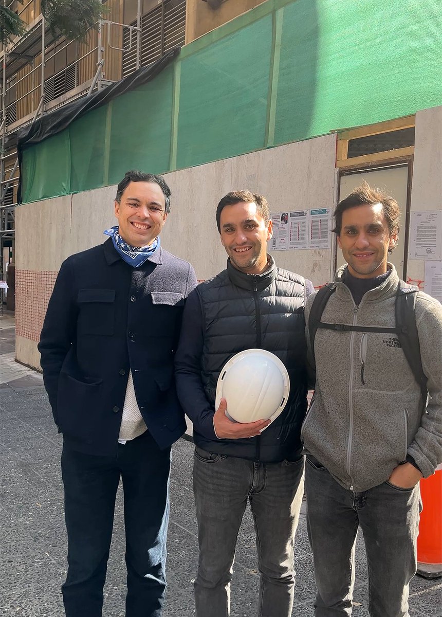 ¿Te imaginas vivir en el que fuera el ex Hotel Victoria en pleno de centro de Santiago? Conoce del proyecto habitacional de #CassaEstudio que recupera el inmueble histórico de Huérfanos 801. Revisa la nota completa y el recorrido en exclusiva en  amosantiago.cl/historico-ex-h…