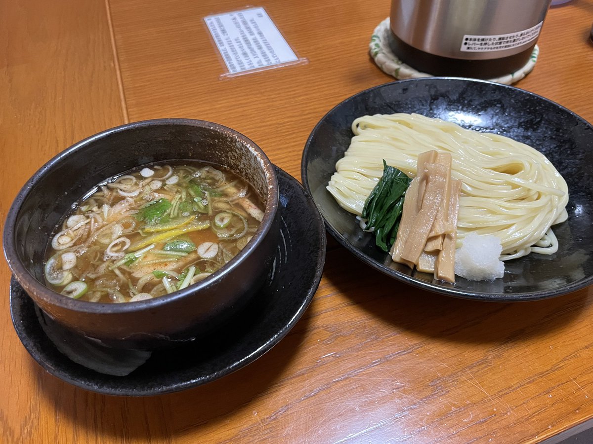 kitakura1020's tweet photo. 青森に馴染みのない
『鰹出汁』を使用し
新しいジャンルで『満足』の1杯に！

＼店舗情報／
営業時間
7時～15時 (LO.14:30)
※お盆、正月以外は無休

住所:青森県青森市青柳１丁目７−２９

TEL: 0177630830

詳細、通販はこちら↓
https://t.co/81JaPgDSP8

店舗前に冷凍自販機で冷凍ラーメン購入可能 https://t.co/ffjeaNcxSi