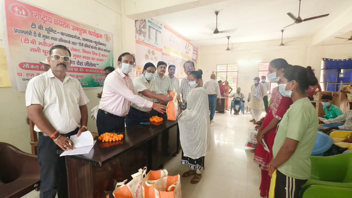 TB Mukt Bharat- Uttar Pradesh (@ntep_up) on Twitter photo जिलाधिकारी ने टीबी रोगी बालक को घर जाकर दी पोषण पोटली और फल, दिया टीबी मुक्त भारत का संदेश कौशांबी। टीबी मुक्त भारत-2025 अभियान को सफल बनाने की दिशा में जिला प्रशासन ने मानवीय पहल करते हुए एक अहम कदम उठाया। <a href="/khpt4change/">KHPT</a> <a href="/TbDivision/">Central TB Division | #TBMuktBharat</a> <a href="/ntep_UP/">TB Mukt Bharat- Uttar Pradesh</a> <a href="/nhm_up/">NHM UP</a> जिलाधिकारी ने टीबी रोगी बालक को घर जाकर दी पोषण पोटली और फल, दिया टीबी मुक्त भारत का संदेश कौशांबी। टीबी मुक्त भारत-2025 अभियान को सफल बनाने की दिशा में जिला प्रशासन ने मानवीय पहल करते हुए एक अहम कदम उठाया। <a href="/khpt4change/">KHPT</a> <a href="/TbDivision/">Central TB Division | #TBMuktBharat</a> <a href="/ntep_UP/">TB Mukt Bharat- Uttar Pradesh</a> <a href="/nhm_up/">NHM UP</a>