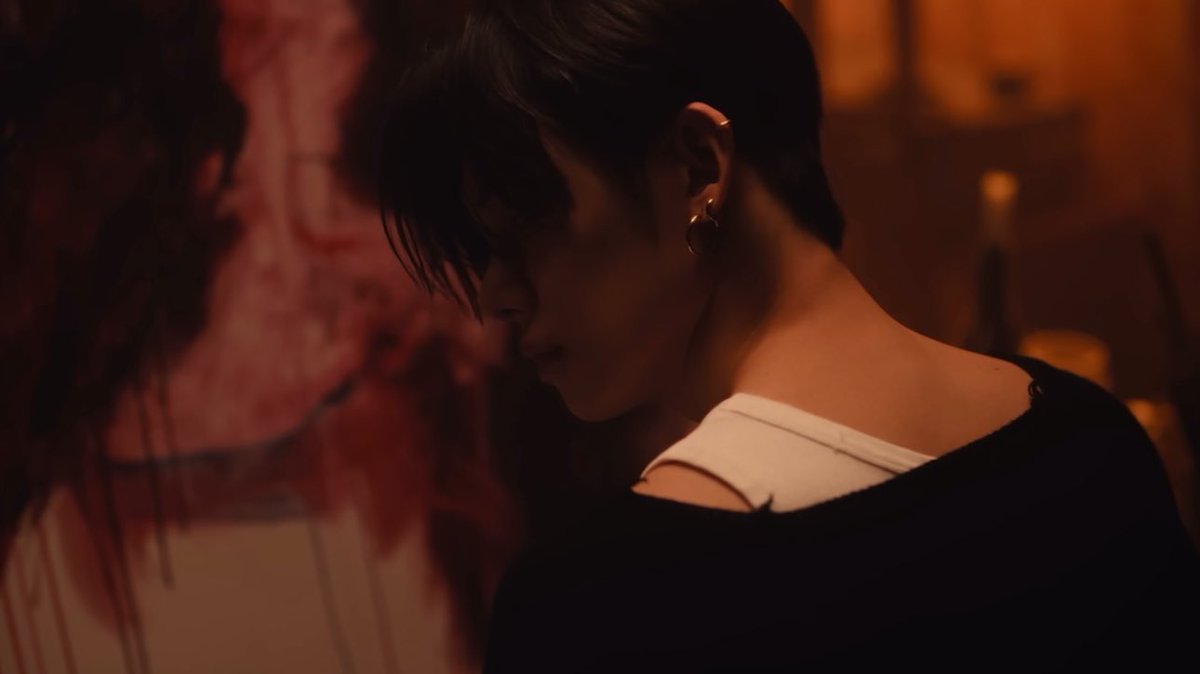 loopszzn's tweet image. Ghost girl