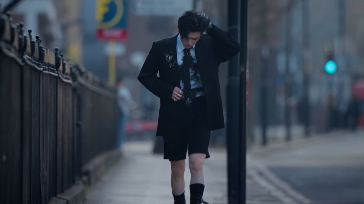 loopszzn's tweet image. Ghost girl