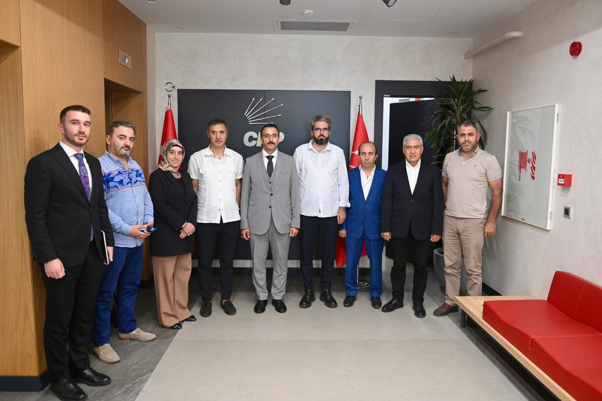 📍<a href="/CHP_istanbulil/">CHP İstanbul İl Başkanlığı</a> Başkanlığı Ziyareti

<a href="/nigdef_51/">nigdef</a> olarak, CHP İstanbul İl Başkanı Sayın <a href="/ozgurcelikchp/">Özgür Çelik</a>’i makamında ziyaret ettik.
Ziyaretimizde, Gazi Mustafa Kemal Atatürk’ün portresinin yer aldığı tabloyu takdim ettik.
Nazik ev sahipliği ve samimi misafirperverliği için