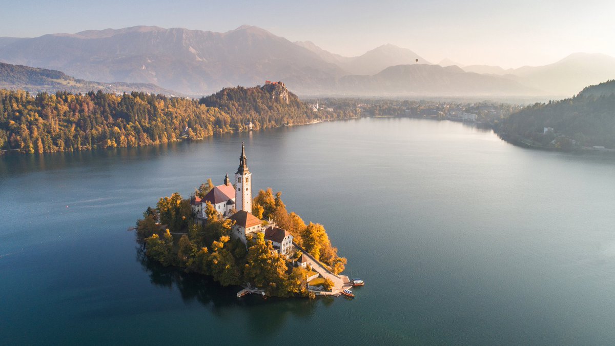 𝐁𝐥𝐞𝐝 𝐑𝐞𝐬𝐭𝐚𝐮𝐫𝐚𝐧𝐭𝐬 𝐅𝐞𝐚𝐭𝐮𝐫𝐞𝐝 𝐢𝐧 𝐭𝐡𝐞 𝐏𝐫𝐞𝐬𝐭𝐢𝐠𝐢𝐨𝐮𝐬 <a href="/falstaff/">FALSTAFF</a>  𝟐𝟎𝟐𝟓 𝐆𝐮𝐢𝐝𝐞 

bled.si/en/information…