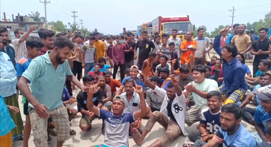 পরীক্ষার্থীদের স্বার্থে ব্রাহ্মণবাড়িয়ায় সিএনজি চালকদের অবরোধ প্রত্যাহার