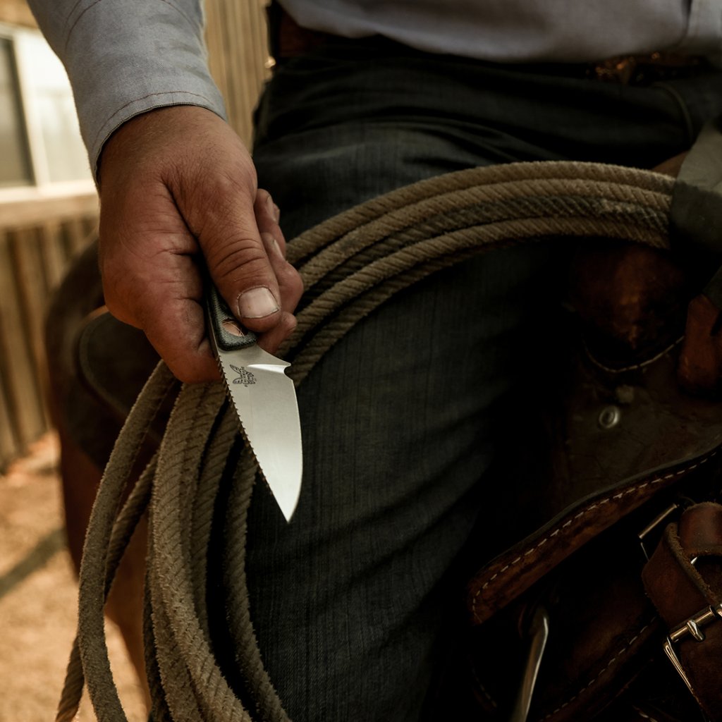 Whether you're forging blades or herding cattle, taking pride in hard work and doing things the right way comes naturally. Carry a knife on your belt that works as hard as you do. pbxx.it/Aet10l
