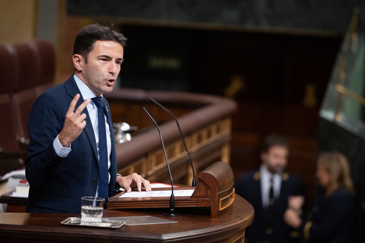 El Consejo de Ministros ha aprobado mi nombramiento como delegado del Gobierno en Cantabria.

Espero estar a la altura del momento y la responsabilidad.

Gracias, <a href="/sanchezcastejon/">Pedro Sánchez</a>, por la confianza. Y a <a href="/eugeniasdr/">Eugenia Gómez</a>, por tu trabajo.

Cantabria es mi tierra, mi compromiso, mi vida.