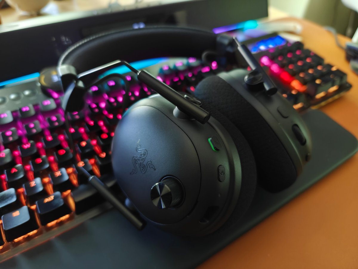 gearup_go_TNTT's tweet image. I unboxed the Razer BlackShark V3 Pro. Ask me anything. (Also, big comparison review coming soon.)

Watch the unravelling youtube.com/shorts/HzmKLf_…

@razer #blacksharkv3pro #hyperspeed #gaming #gamingheadset