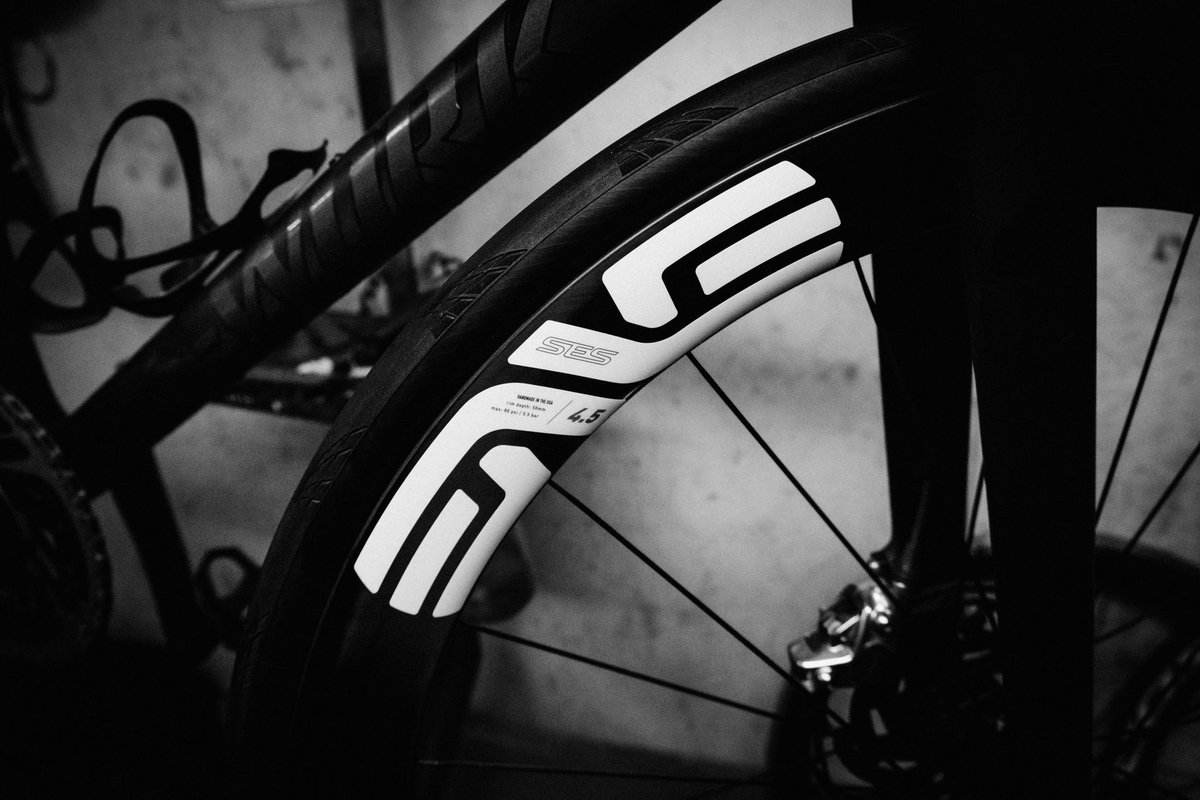 Picton Cycles (@pictoncycles) on Twitter photo Rather nice <a href="/envecomposites/">ENVE Composites</a> SES AERO PRO one piece bar stem being fitted in the workshop and wheel decals changed to white.
This is one fast bike! Rather nice <a href="/envecomposites/">ENVE Composites</a> SES AERO PRO one piece bar stem being fitted in the workshop and wheel decals changed to white.
This is one fast bike!