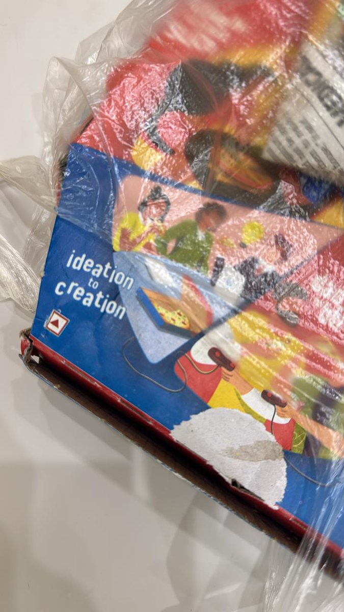deepthakkar1234's tweet photo. Ordered Veg Pizzas online from @dominos_india, received box packaged with red sticker,Upon enquiring with the store they justified by saying ander veg hi tha galti se non veg ka sticker agaya.During this holy month of shravan we hv to see this.
Store-Kolshet rd, Thane- 9222223640 https://t.co/W7yB9DlbK3