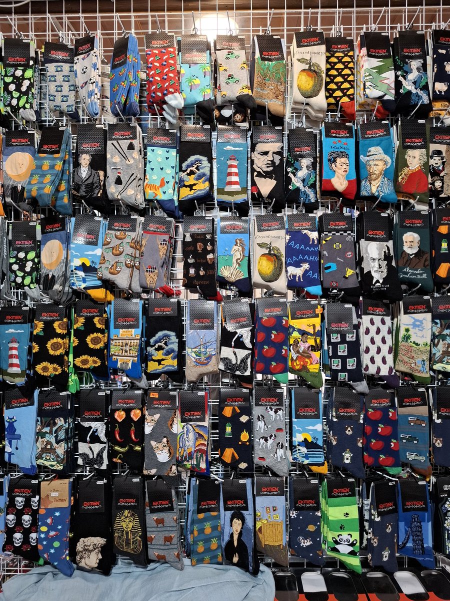 Ummmm <a href="/TitusLos/">Titus de los Santos 🇺🇦🇳🇱</a>...