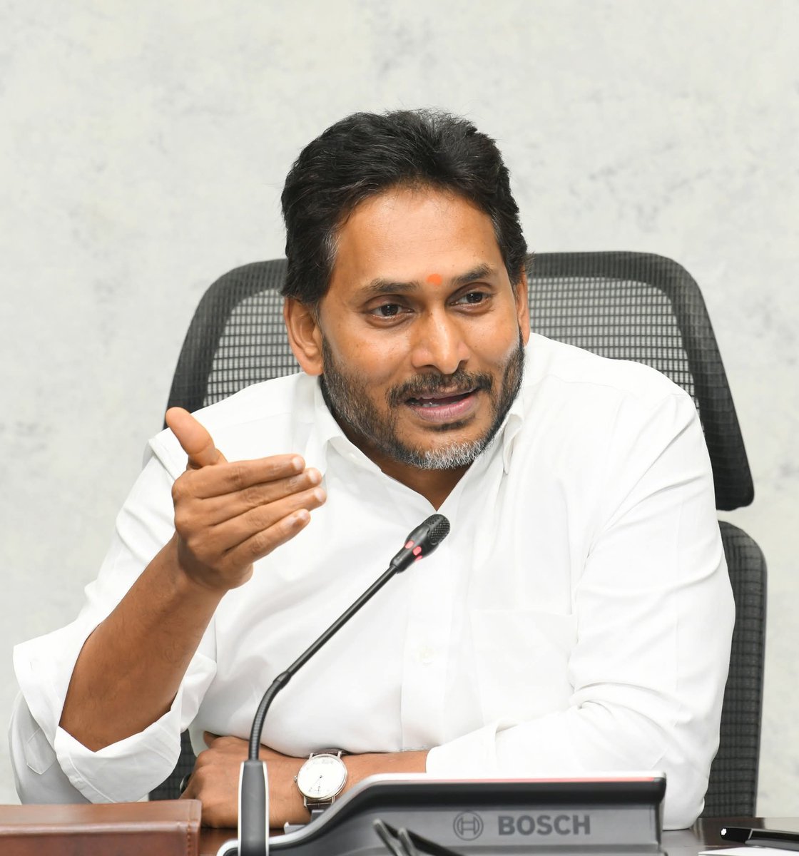 Swapna Naidu JSP 🚩 (@swapnanaaidu) on Twitter photo పండగ కాదు,పేరంటానికి పోలేదు,పూజలు,యాగాలు చేయలేదు అయినా సింధూరం పెట్టుకొని వచ్చాడు అంటే అన్నియ్య లో భయం పుట్టుకొచ్చింది..!
ఆ భయాన్ని పరిచయం చేసింది ఎవరు..?
<a href="/PawanKalyan/">Pawan Kalyan</a> #Janasenani #SanathanaDharmam పండగ కాదు,పేరంటానికి పోలేదు,పూజలు,యాగాలు చేయలేదు అయినా సింధూరం పెట్టుకొని వచ్చాడు అంటే అన్నియ్య లో భయం పుట్టుకొచ్చింది..!
ఆ భయాన్ని పరిచయం చేసింది ఎవరు..?
<a href="/PawanKalyan/">Pawan Kalyan</a> #Janasenani #SanathanaDharmam