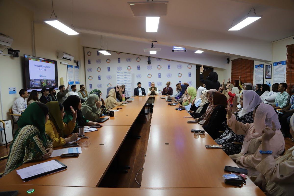 IndrikaRatwatte's tweet photo. Honored to join Afghanistan’s UN Volunteers at today’s #UNV Townhall - an inspiring group of dedicated, skilled, and passionate young professionals. Your resilience and drive to lead change are at the heart of our work in humanitarian aid and basic human needs. #UNVAfghanistan https://t.co/m0MoJoERD3