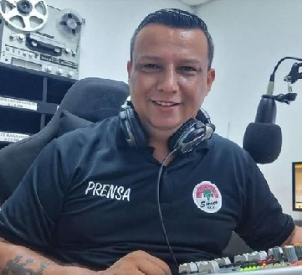 Atención: Jhon Jairo Pinzón Eugenio, colaborador y técnico de la emisora comunitaria Sarare Estéreo de Saravena(Arauca) se convierte en el tercer periodista asesinado en Colombia en 2025. Había sido secuestrado-desaparecido hace un mes. Toda mi solidaridad
micanal2.tv/arauca/hallan-…