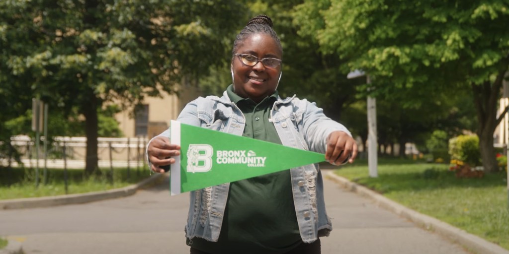 BCCcuny's tweet image. Redefine What’s Possible

Advisement and Registration is going on Right Now at BCC.  Watch the Admissions Video to see how we can help: 
👉youtu.be/-6br2hx16q4

Reach out if you have questions--we are here for you!  
👉 bcc.cuny.edu/apply

#bcccuny #bccpride @CUNY