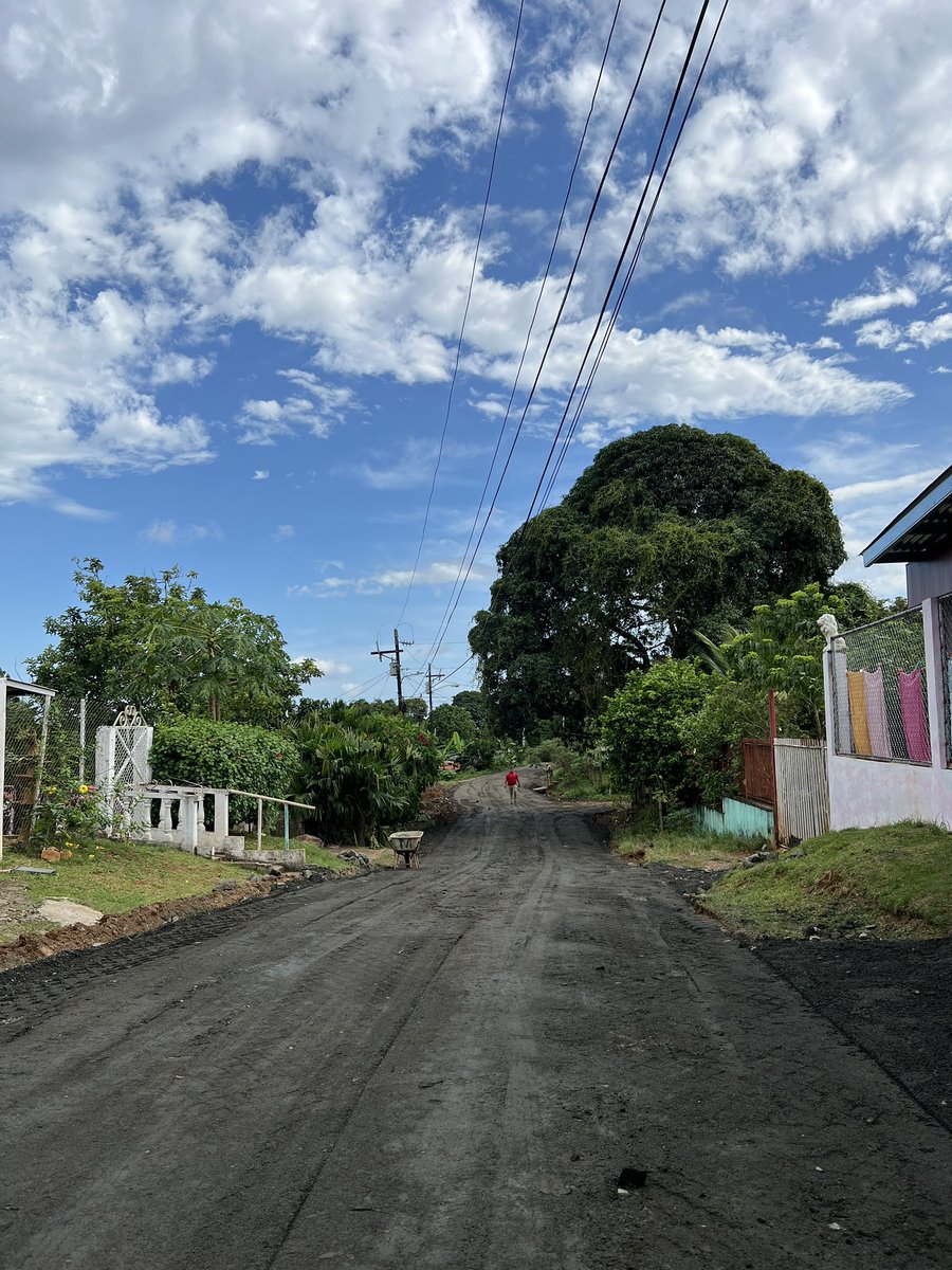Seguimos rehabilitando calles en conjunto con el MOP @moppma y el Honorable Diputado Manuel Cheng <a href="/manuelchengp/">Manuel Cheng P.</a> , uniendo esfuerzos para brindar a las comunidades vías más seguras y en mejores condiciones. 

📍Calle El Milagro.