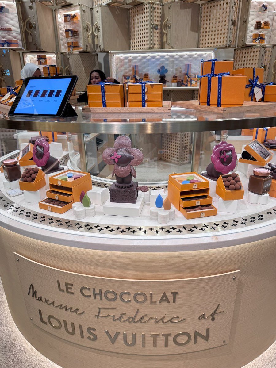 blevins_mod's tweet image. 自分の太陽になればいい。誰かの光を借りる必要はない