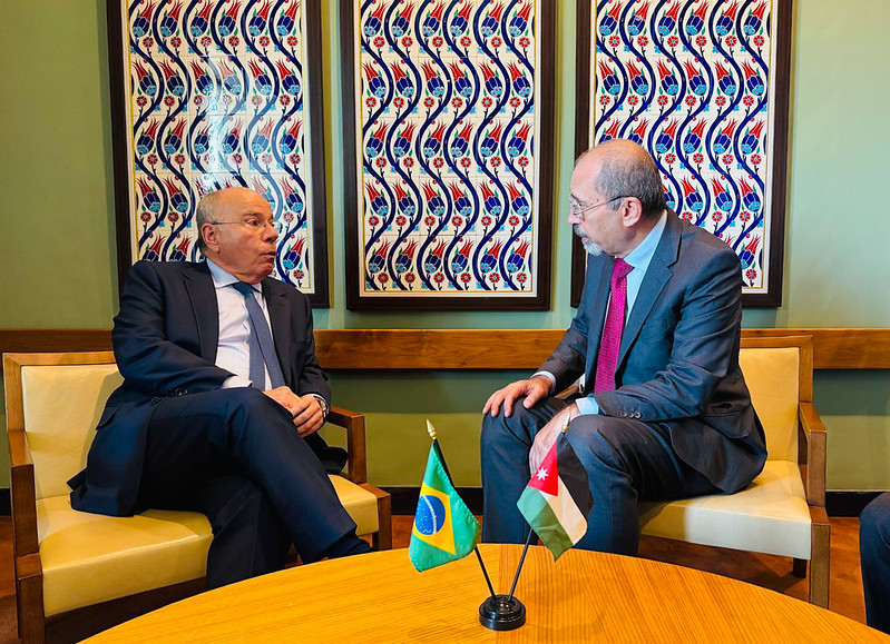 Itamaraty Brasil 🇧🇷 (@itamaratygovbr) on Twitter photo O Ministro Mauro Vieira reuniu-se hoje, em Nova York, com o chanceler da Jordânia, Ayman Safadi, à margem da Conferência Internacional de Alto Nível para a Solução Pacífica da Questão da Palestina e a Implementação da Solução de Dois Estados. <a href="/ForeignMinistry/">وزارة الخارجية وشؤون المغتربين الأردنية</a> O Ministro Mauro Vieira reuniu-se hoje, em Nova York, com o chanceler da Jordânia, Ayman Safadi, à margem da Conferência Internacional de Alto Nível para a Solução Pacífica da Questão da Palestina e a Implementação da Solução de Dois Estados. <a href="/ForeignMinistry/">وزارة الخارجية وشؤون المغتربين الأردنية</a>