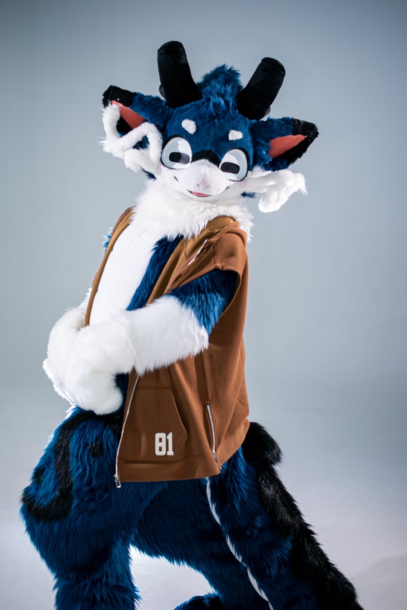 Now waiting for going furry convention(-)ω(-) #신뇽이 #ShinNyong #FursuitEveryday