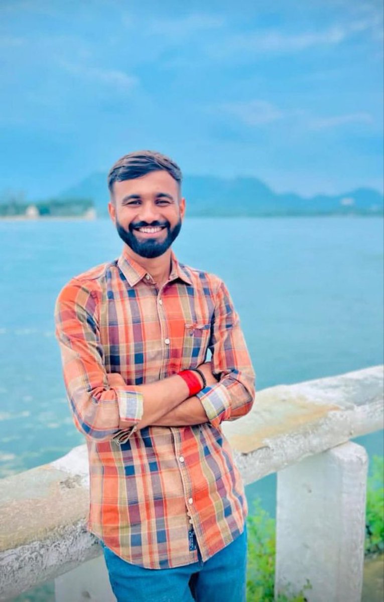 Ranveer Bishnoi (@ranveer_dhawa) on Twitter photo рд░рд╛рдЬрд╕реНрдерд╛рди рдореЗрдВ рдПрдХ рдФрд░ рдЫрд╛рддреНрд░ рдХреА рджрд░реНрджрдирд╛рдХ рдореМрддтАж
рд╕реНрдХреВрд▓реЛрдВ рдХреА рд▓рд╛рдкрд░рд╡рд╛рд╣реА, рдкреНрд░рд╢рд╛рд╕рди рдХреА рдЙрджрд╛рд╕реАрдирддрд╛ рдФрд░ рд╕рд┐рд╕реНрдЯрдо рдХреА рдирд╛рдХрд╛рдореА рдЕрдм рдмрдЪреНрдЪреЛрдВ рдХреА рдЬрд╛рди рд▓реЗ рд░рд╣реА рд╣реИред
рдЬрдпрдкреБрд░ рдХреЗ рдмрдЬрд╛рдЬ рдирдЧрд░ рдореЗрдВ KV рд╕реНрдХреВрд▓ рдХреЗ рдкрд╛рд╕ рддреЗрдЬрд╝ рдмрд╣рд╛рд╡ рдФрд░ рдХрд░рдВрдЯ рдХреА рдЪрдкреЗрдЯ рдореЗрдВ рдЖрдХрд░ рд╕рд╛рдВрдЪреМрд░ рдХреЗ рд╡рд┐рдХрд╛рд╕ рдбрд╛рд░рд╛ рдХрд╛ рдЕрд╕рдордп рдирд┐рдзрди рд╣реЛ рдЧрдпрд╛ред
рдЖрдЦрд╝рд┐рд░ рдХрдм рдЬрд╛рдЧреЗрдЧрд╛ рдпреЗ рд╕рд┐рд╕реНрдЯрдо? рд░рд╛рдЬрд╕реНрдерд╛рди рдореЗрдВ рдПрдХ рдФрд░ рдЫрд╛рддреНрд░ рдХреА рджрд░реНрджрдирд╛рдХ рдореМрддтАж
рд╕реНрдХреВрд▓реЛрдВ рдХреА рд▓рд╛рдкрд░рд╡рд╛рд╣реА, рдкреНрд░рд╢рд╛рд╕рди рдХреА рдЙрджрд╛рд╕реАрдирддрд╛ рдФрд░ рд╕рд┐рд╕реНрдЯрдо рдХреА рдирд╛рдХрд╛рдореА рдЕрдм рдмрдЪреНрдЪреЛрдВ рдХреА рдЬрд╛рди рд▓реЗ рд░рд╣реА рд╣реИред
рдЬрдпрдкреБрд░ рдХреЗ рдмрдЬрд╛рдЬ рдирдЧрд░ рдореЗрдВ KV рд╕реНрдХреВрд▓ рдХреЗ рдкрд╛рд╕ рддреЗрдЬрд╝ рдмрд╣рд╛рд╡ рдФрд░ рдХрд░рдВрдЯ рдХреА рдЪрдкреЗрдЯ рдореЗрдВ рдЖрдХрд░ рд╕рд╛рдВрдЪреМрд░ рдХреЗ рд╡рд┐рдХрд╛рд╕ рдбрд╛рд░рд╛ рдХрд╛ рдЕрд╕рдордп рдирд┐рдзрди рд╣реЛ рдЧрдпрд╛ред
рдЖрдЦрд╝рд┐рд░ рдХрдм рдЬрд╛рдЧреЗрдЧрд╛ рдпреЗ рд╕рд┐рд╕реНрдЯрдо?