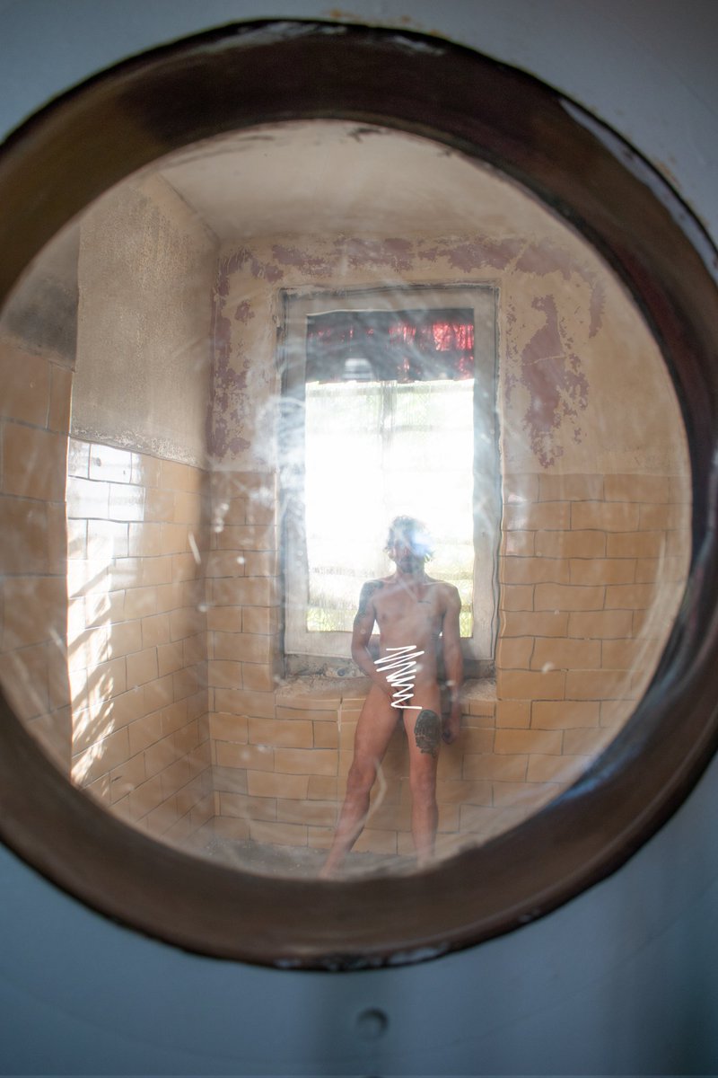 LandoBandoPorts's tweet photo. "Rebellion". 32 pic set just dropped 😁
#selfportraitist #selfportraitartist #abandonedportraits #darkart #gayart #lgbtartist #gayartist #jockstrap #whitejockstrap #blackjockstrap #menswear #mensunderwear #nudemale #malenude https://t.co/tOPyKmFzjS