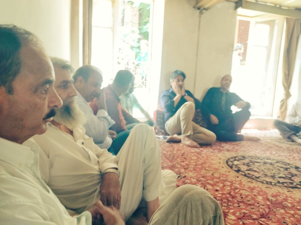 Today visited #GurgariMohalla #ZainaKadal, to express heartfelt condolences on the demise of Late Bashir Ahmed Ganai, brother of senior <a href="/jkpdp/">J&K PDP</a> worker Yaseen Ganai,conveyed sympathies to the bereaved family and prayed for eternal peace to the departed soul.
<a href="/MehboobaMufti/">Mehbooba Mufti</a>
