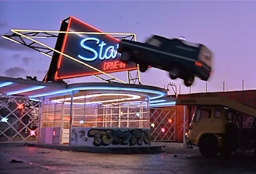 EugWSerra's tweet photo. On August 22, 1986, Dead End Drive-In was released. #DeadEndDriveIn #BrianTrenchardSmith #NedManning
#NatalieMcCurry #PeterWhitford https://t.co/2OtQxt494I