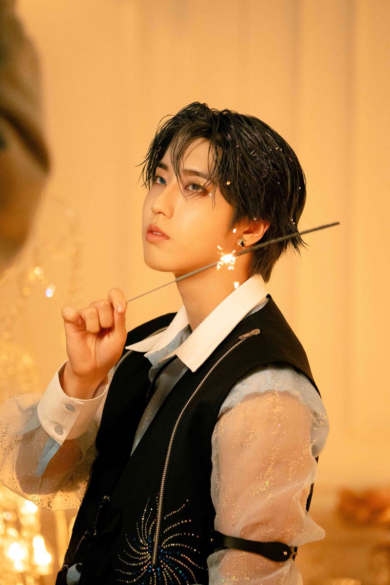 HanJisung_Chile's tweet photo. [FOTO🔥250729] #Han el el detrás de cámaras de las fotos para el álbum HOLLOW
「『Hollow』Jacket making Vol.1」
__
Cr. Stray_Kids_JP 
#HANChile🔥
#한 #한지성 #ハン #StrayKids #스트레이키즈 #スキズ #3RACHA #スキズ_3rd_Mini #JAPAN_3rd_Mini_Album
#SKZ_Hollow #YouMakeStrayKidsStay 🐿 https://t.co/RNcAAbtZMA