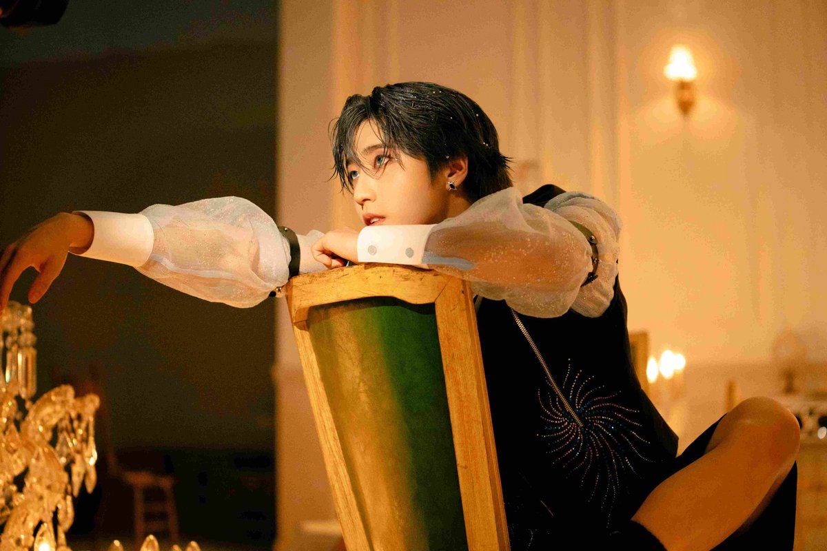 HanJisung_Chile's tweet photo. [FOTO🔥250729] #Han el el detrás de cámaras de las fotos para el álbum HOLLOW
「『Hollow』Jacket making Vol.1」
__
Cr. Stray_Kids_JP 
#HANChile🔥
#한 #한지성 #ハン #StrayKids #스트레이키즈 #スキズ #3RACHA #スキズ_3rd_Mini #JAPAN_3rd_Mini_Album
#SKZ_Hollow #YouMakeStrayKidsStay 🐿 https://t.co/RNcAAbtZMA