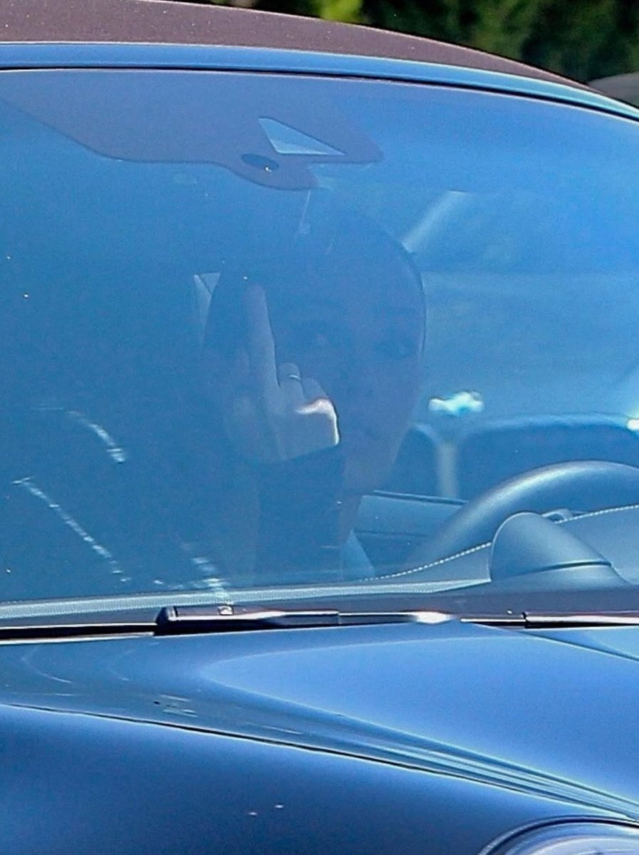 ye24vision's tweet photo. Bianca Censori spotted flipping off paparazzi while driving in Beverly Hills https://t.co/VvqaMNtN7M