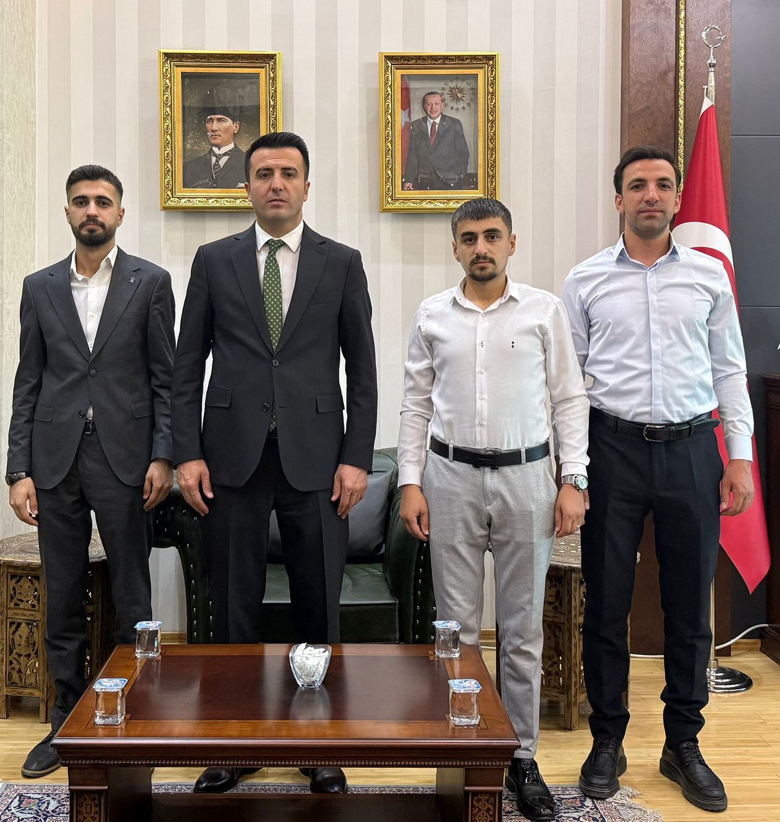 Süleyman Arslan (@suleymanarslanx) on Twitter photo Diyarbakır Bağlar Kaymakamımız Sayın Necdet Özdemir'e, K21Haber İmtiyaz Sahibi Ahmet Can Arslan ve Zm Grup Genel Müdürü Sayın Zeynel Fırat Akyol ile Birlikte Hayırlı Olsun Ziyaretinde Bulunduk
Misafirperverliklerinden Ötürü Teşekkür Ediyoruz.
<a href="/miamulkiye/">Necdet Özdemir</a> <a href="/ahmtcnarslan/">Ahmet Can Arslan</a> Diyarbakır Bağlar Kaymakamımız Sayın Necdet Özdemir'e, K21Haber İmtiyaz Sahibi Ahmet Can Arslan ve Zm Grup Genel Müdürü Sayın Zeynel Fırat Akyol ile Birlikte Hayırlı Olsun Ziyaretinde Bulunduk
Misafirperverliklerinden Ötürü Teşekkür Ediyoruz.
<a href="/miamulkiye/">Necdet Özdemir</a> <a href="/ahmtcnarslan/">Ahmet Can Arslan</a>