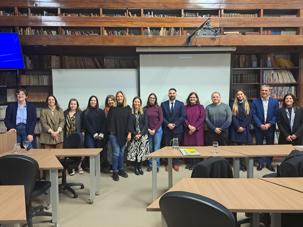 Escuela de Gobierno Universidad Austral tweet media