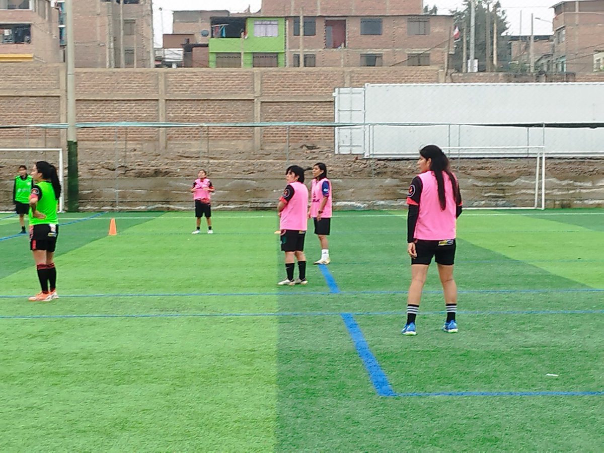Entrenamiento Matinal de la Leonas!! 💪⚽♥️🤍

Nuestras leonas aprovechan el feriado para poder entrenar con miras al partido de vuelta del fin de semana.
#SomosAthleticVillafc