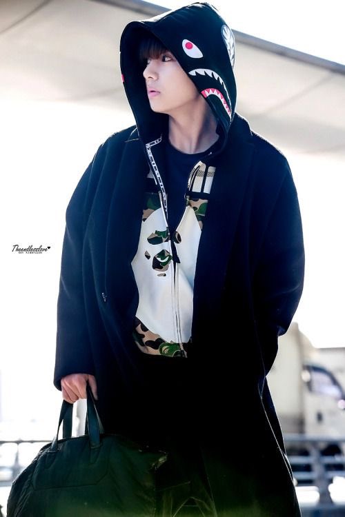 한창 졸작 준비중인
예대생 연상여친 잇음
부려먹고 영감 뽑아내려고 지 만나는거 
다 아는데도 그걸로 족하다고
스스로 시다바리 자처하는 놈
만난지 2년 됏는데도 누나가
작업실이나 집으로 부르면
목에 핏줄 세우고 긴장함
그렇게 기대하면서 갓다가
또 날라오는 심부름 리스트에 입술 꾹 깨무는 놈