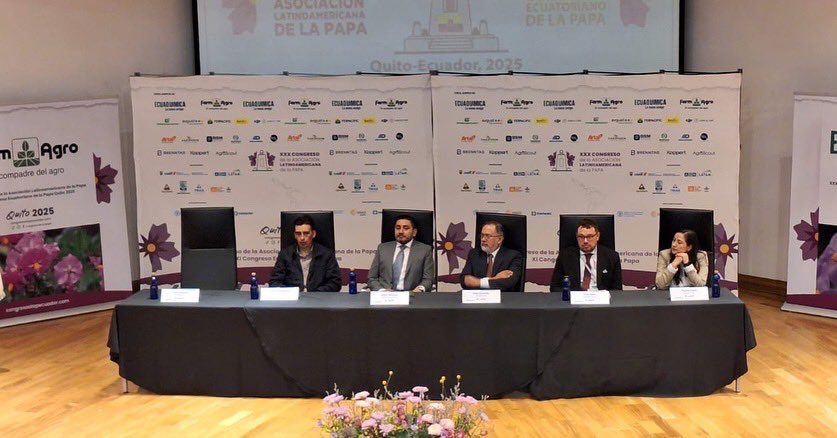 IniciativAndina's tweet photo. 🥔✨ Inicia el XXX Congreso de ALAP 2025 en Quito 🇪🇨

Expertos, agricultores e instituciones de toda América Latina se reúnen para impulsar el futuro de la papa y la agricultura andina 🌱

Desde el CIP celebramos este gran encuentro 👏

#ALAP2025 #Papa #CIP #CienciaParaLaVida https://t.co/JAGJ9ZLL76