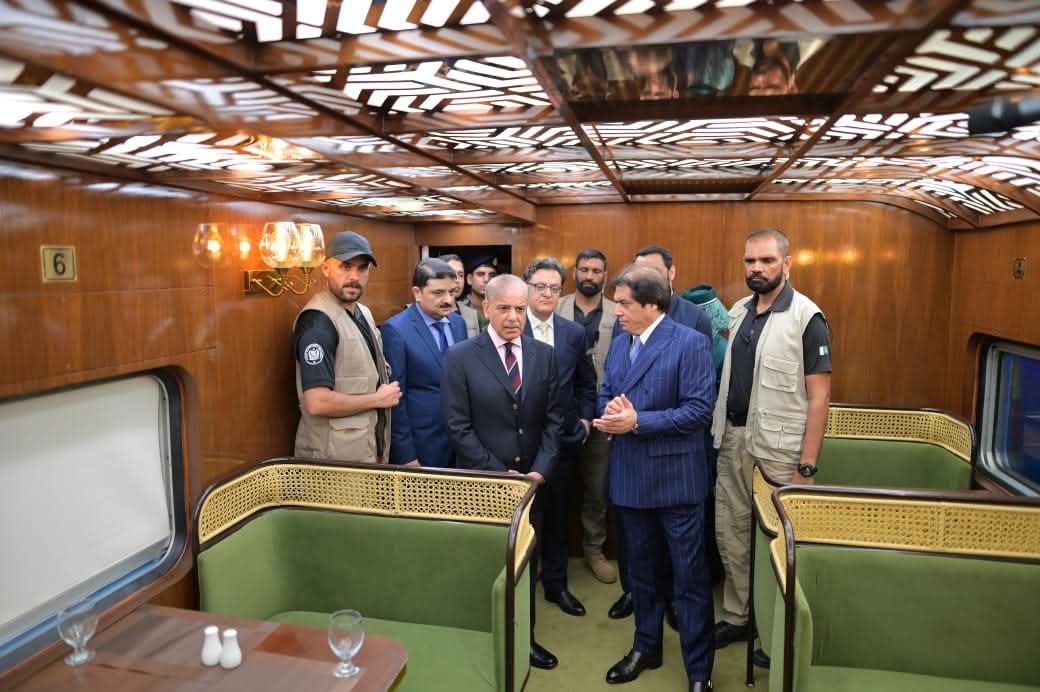Prime Minister Muhammad Shehbaz Sharif visiting different sections of Pak-Business Express, newly inaugurated CIP Lounge, waiting halls and other facilities at Lahore Railway Station.❤️🇵🇰