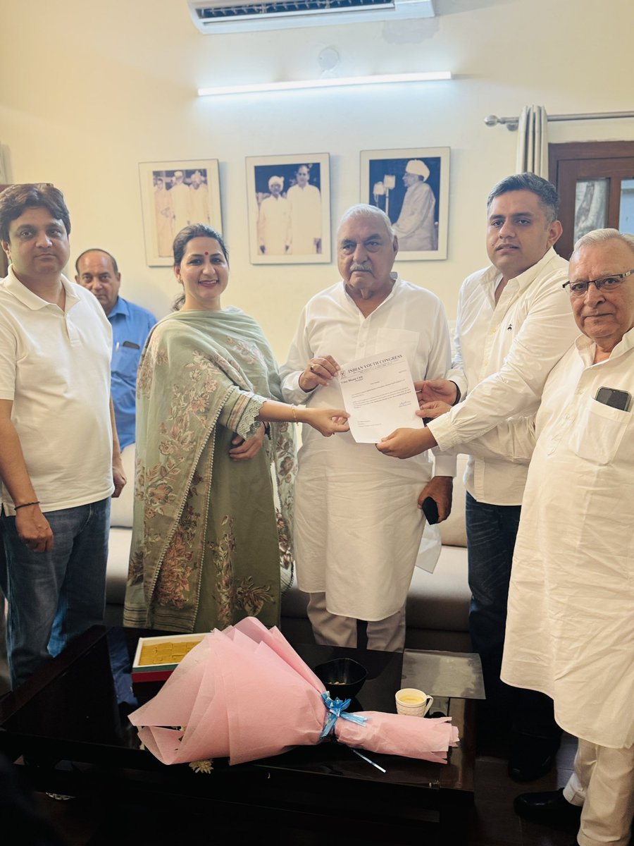 Adv Nishit Kataria (@kataria_nishit) on Twitter photo рдЖрдЬ рдореБрдЭреЗ <a href="/Haryana_YC/">Haryana Youth Congress</a> рдХрд╛ рдкреНрд░рджреЗрд╢ рдЕрдзреНрдпрдХреНрд╖ рдирд┐рдпреБрдХреНрддрд┐ рдкрддреНрд░ рдкреНрд░рд╛рдкреНрдд рд╣реБрдЖред
рдЗрд╕ рдорд╣рддреНрд╡рдкреВрд░реНрдг рдЕрд╡рд╕рд░ рдкрд░ рджрд┐рд▓реНрд▓реА рдЬрд╛рдХрд░ рд╣рд░рд┐рдпрд╛рдгрд╛ рдХреЗ рдкреВрд░реНрд╡ рдореБрдЦреНрдпрдордВрддреНрд░реА, рд╡рд░рд┐рд╖реНрда рдХрд╛рдВрдЧреНрд░реЗрд╕ рдиреЗрддрд╛ рдФрд░ рд╣рдорд╛рд░реЗ рдорд╛рд░реНрдЧрджрд░реНрд╢рдХ рдЖрджрд░рдгреАрдп рд╢реНрд░реА <a href="/BhupinderShooda/">Bhupinder Singh Hooda</a> рдЬреА рд╕реЗ рдЖрд╢реАрд░реНрд╡рд╛рдж рдкреНрд░рд╛рдкреНрдд рдХрд┐рдпрд╛ред
рд╣реБрдбреНрдбрд╛ рдЬреА рдХрд╛ рдорд╛рд░реНрдЧрджрд░реНрд╢рди рд╣рдореЗрд╢рд╛ рд╣рдореЗрдВ рд╕рдВрдЧрдарди рдХреЛ рдордЬрд╝рдмреВрдд рдЖрдЬ рдореБрдЭреЗ <a href="/Haryana_YC/">Haryana Youth Congress</a> рдХрд╛ рдкреНрд░рджреЗрд╢ рдЕрдзреНрдпрдХреНрд╖ рдирд┐рдпреБрдХреНрддрд┐ рдкрддреНрд░ рдкреНрд░рд╛рдкреНрдд рд╣реБрдЖред
рдЗрд╕ рдорд╣рддреНрд╡рдкреВрд░реНрдг рдЕрд╡рд╕рд░ рдкрд░ рджрд┐рд▓реНрд▓реА рдЬрд╛рдХрд░ рд╣рд░рд┐рдпрд╛рдгрд╛ рдХреЗ рдкреВрд░реНрд╡ рдореБрдЦреНрдпрдордВрддреНрд░реА, рд╡рд░рд┐рд╖реНрда рдХрд╛рдВрдЧреНрд░реЗрд╕ рдиреЗрддрд╛ рдФрд░ рд╣рдорд╛рд░реЗ рдорд╛рд░реНрдЧрджрд░реНрд╢рдХ рдЖрджрд░рдгреАрдп рд╢реНрд░реА <a href="/BhupinderShooda/">Bhupinder Singh Hooda</a> рдЬреА рд╕реЗ рдЖрд╢реАрд░реНрд╡рд╛рдж рдкреНрд░рд╛рдкреНрдд рдХрд┐рдпрд╛ред
рд╣реБрдбреНрдбрд╛ рдЬреА рдХрд╛ рдорд╛рд░реНрдЧрджрд░реНрд╢рди рд╣рдореЗрд╢рд╛ рд╣рдореЗрдВ рд╕рдВрдЧрдарди рдХреЛ рдордЬрд╝рдмреВрдд