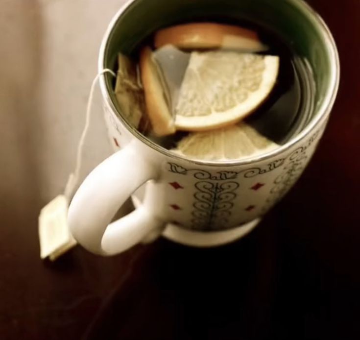 Федя балует 
У него палучка, а он мне продуктов притащил, идиотина
Куда, зачем, а нет говорит, бери, и слушать ничего не хочу!