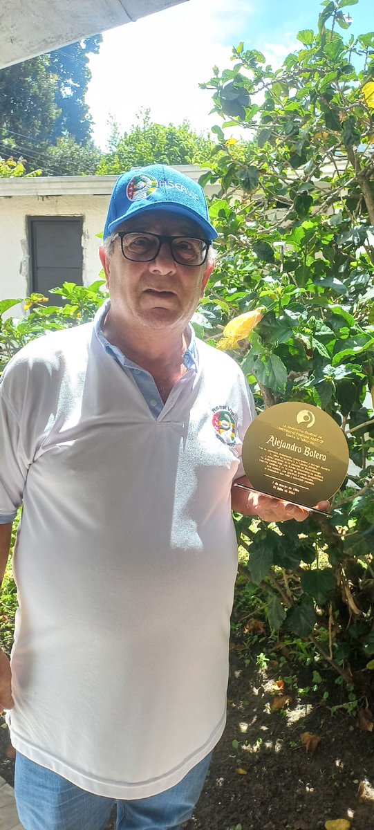 SAservip's tweet photo. El  25 de julio celebramos con éxito nuestra Asamblea Extraordinaria. Reconocimos los 42 años de servicio de Alejandro Botero, detalles de cumpleaños y compartimos un espacio de bienestar junto a Comfenalco. ¡Seguimos construyendo unión y compromiso! 💛💚 #Sindicato #Bucaramanga https://t.co/F4Oww7I4yj