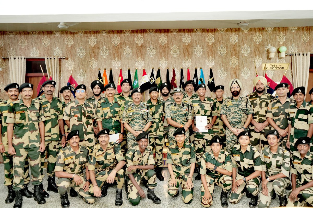 BsfAcademyIndia's tweet photo. 🇮🇳"शौर्य, परिश्रम और पराक्रम की मिसाल"
Dr Shamsher Singh Director @BSFACDYTEKANPUR congratulated💐 athletes trained at BSF Academy for their unprecedented performance at WPFG 2025@ Alabama 🇺🇸 winning 21 medals (🥇12 🥈6 🥉3).
#lauded and wished them for greater heights ahead. https://t.co/KcDNF9aK9M